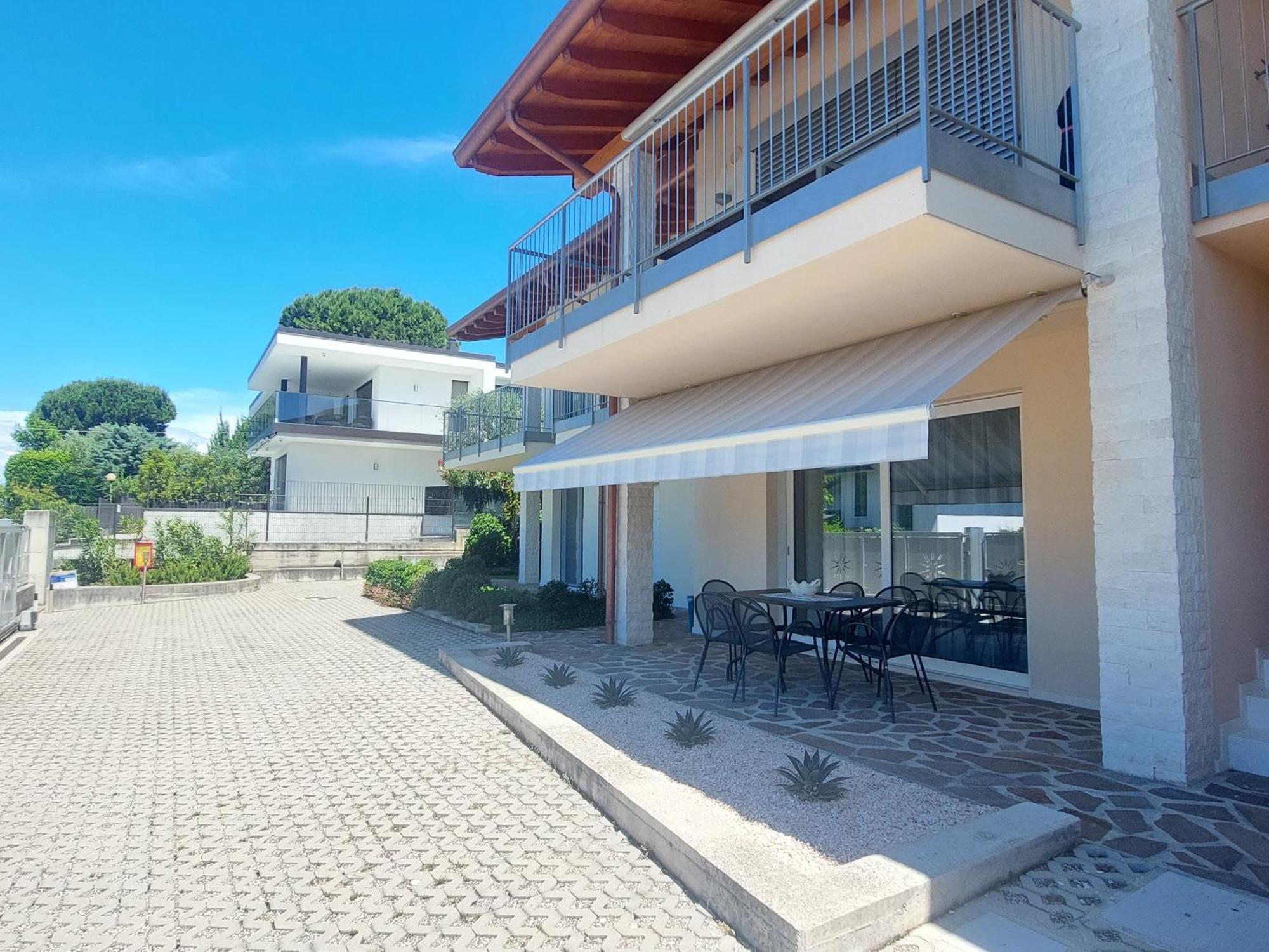 Apartment Brezza Di Lago - Regarda Travel Лацизе Экстерьер фото